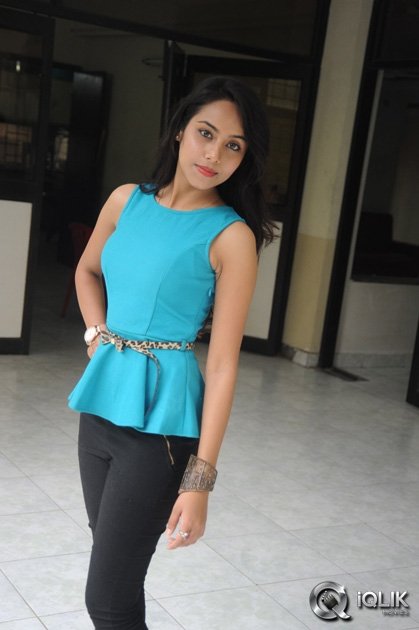 Khenisha-Chandran-at-Jagannatakam-Movie-Date-Press-Meet